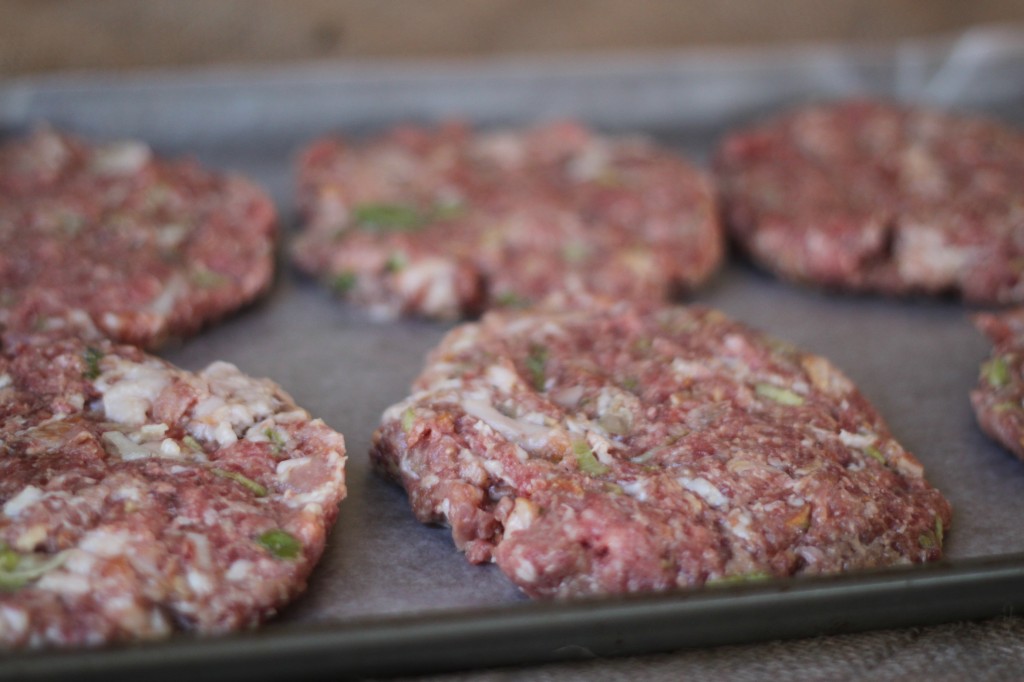 ground bacon burgers with smoked gouda and spicy aioli